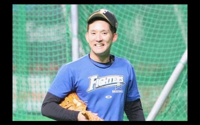 日本ハム杉谷が粋なファンサービス　引退の田中賢に“変装”、雨中の水上ダイブ