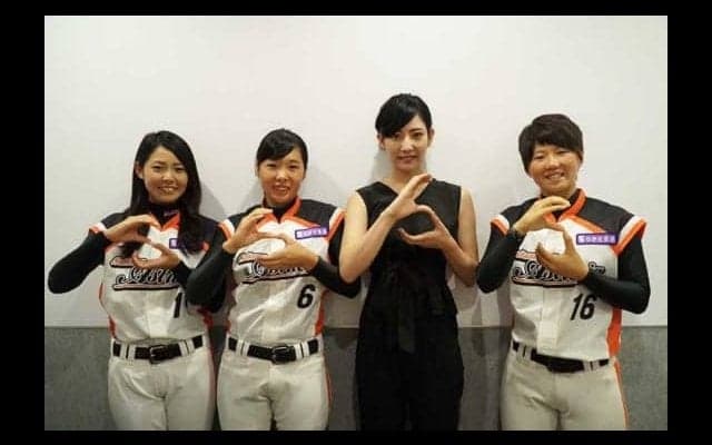 【女子プロ野球】野球女子モデル椿梨央が球速アップ目指しプロに入門　埼玉磯崎の腕の太さに仰天