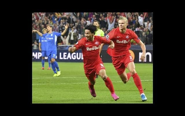 CLデビュー戦で悲喜交々。南野拓実は胸を張り、伊東純也はうなだれた