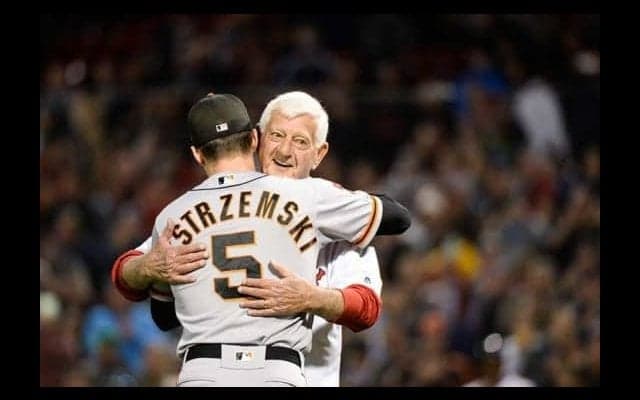 【MLB】殿堂入りの祖父と、ルーキーの孫による始球式　感動の瞬間に「だから野球は最高だ」