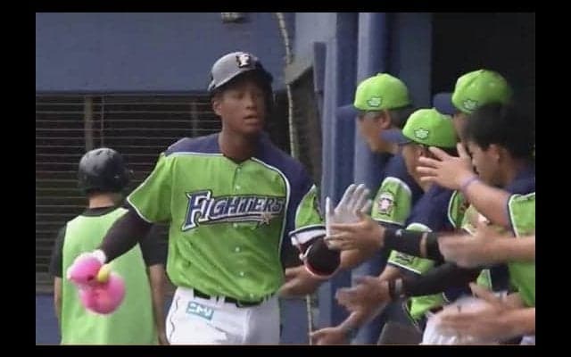 日ハム万波、驚愕パワー！　逆転14号2ランに鎌スタ騒然