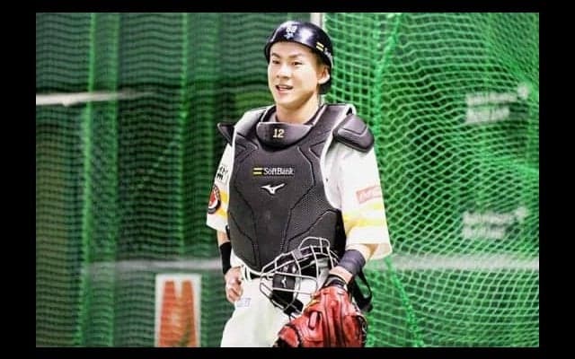 鷹牧原が有事に備え捕手練習　工藤監督「様になっていた、万が一というところ」