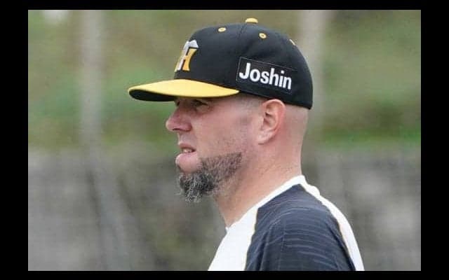 阪神メッセンジャー、引退試合で先発し空振り三振奪う！　鳥谷から花束受け現役生活に別れ