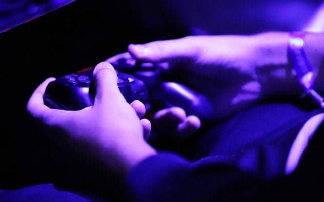 【eスポーツ選手向けセルフケア動画コラム#12】ストレートネック対策への特効ツボ「手三里（テサンリ）」