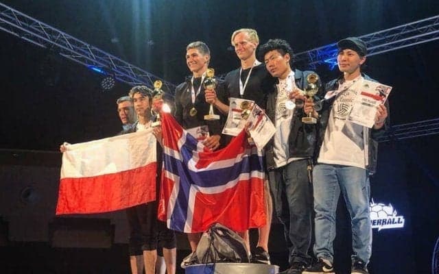 フリースタイルフットボールの世界大会で日本人のYOSSHI. (LA CLASSIC)が初優勝し世界一に輝く！