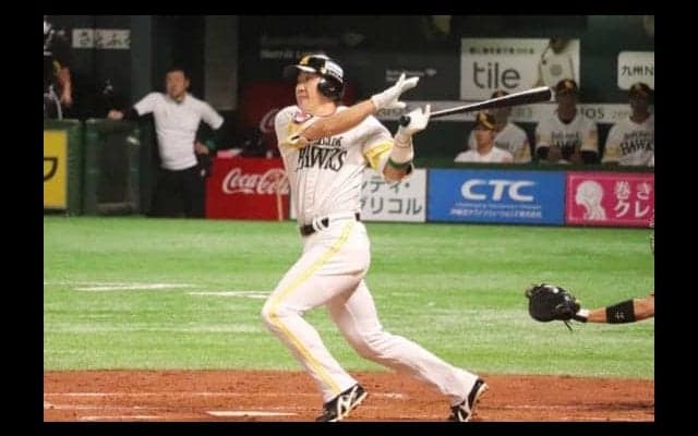 鷹・内川が2回に勝ち越し2ラン、則本昂から3点奪取！　オコエ弾も出て早くも両軍計4発
