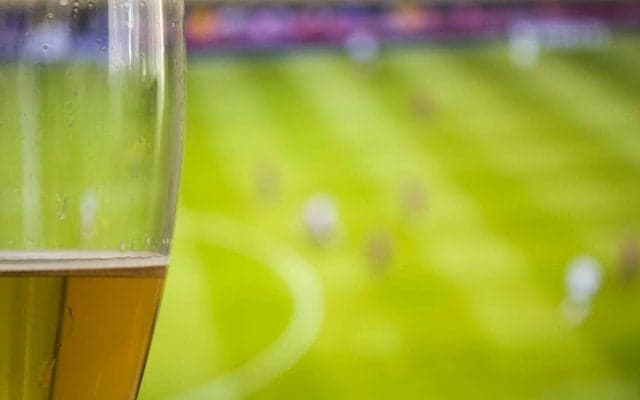 ビールが下から湧き出てくる！トッテナムのスタジアムに奇妙な光景が