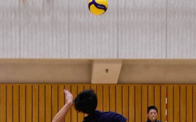 【バレーボール部男子】 フルセットの末甲南大に敗北し、２部降格の可能性残し最終戦へ