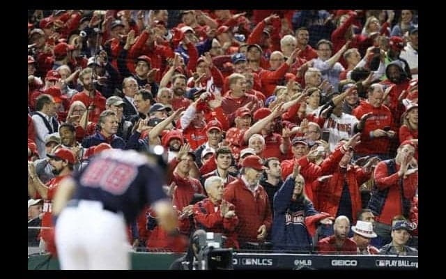 【MLB 優勝決定S】ナ軍快進撃の要因は“勝利のサメダンス”?　再生回数36億超の人気曲で「優勝に導くかも」