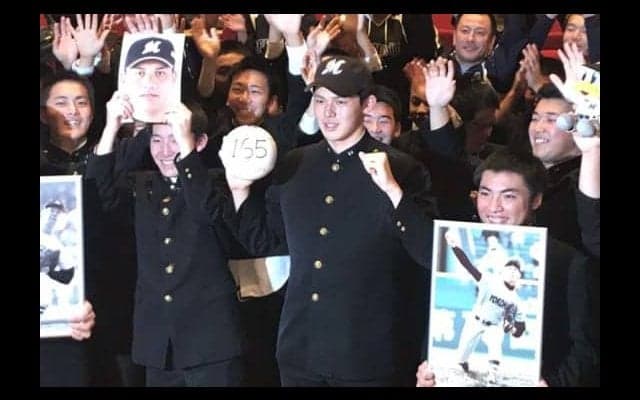 【ドラフト】佐々木朗希　早くもロッテと相思相愛　井口監督の熱い思いにテレビ越しに“ペコリ”