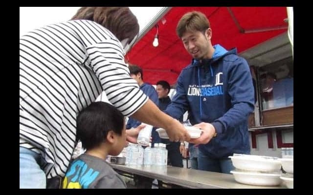 西武秋山、外崎、源田が埼玉県の台風被災地を訪問「少しでも笑顔を届けられるように」