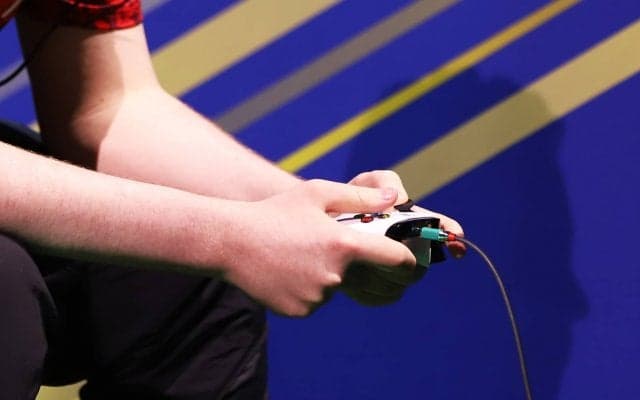【eスポーツ選手向けセルフケア動画コラム#14】コントローラ操作で酷使した腕の疲労回復「上腕二頭筋」ストレッチ