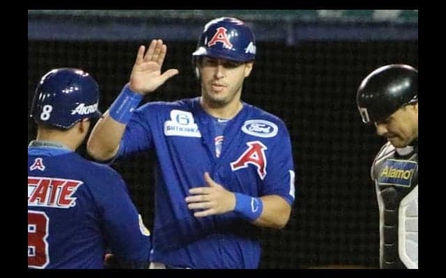 メキシコ代表の元中日クラークが本塁打強奪の超美技！　「プレミア12」に弾み