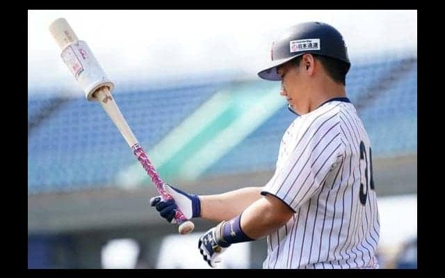 DeNA山崎が公開した、オリ吉田正の“ワールド全開”スーツが話題　ファン「裏地すごい」