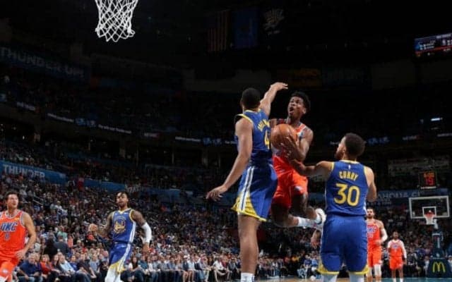 ウォリアーズはディフェンス崩壊に退場劇まで重なって開幕2連敗、サンダーが快勝