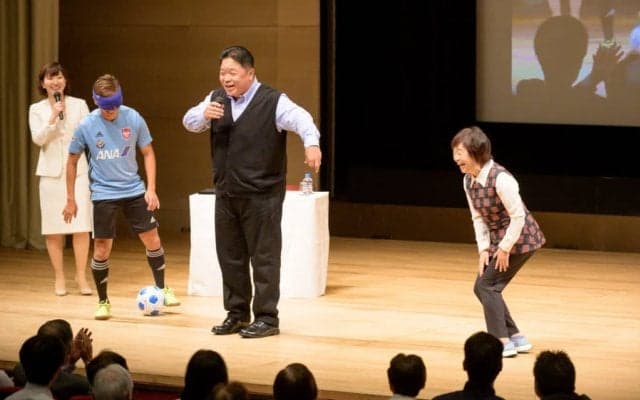 「消える魔球にトリハダ!?」伊集院光がブラインドサッカーにハマる理由