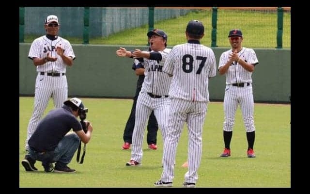 侍ジャパン、田口麗斗が2日連続で熱唱　「ハッピーバースデー」で爆笑誘う