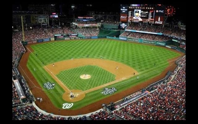 【MLB WS】WSの胸露出事件の反響拡大…米では「女性を至近距離で撮影する男性」にまで注目
