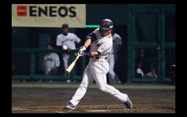 侍ジャパンが反撃開始！　鈴木、吉田の2連続フェンス直撃打などで4点差に縮める