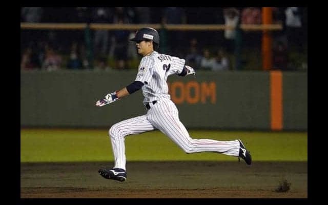 敵も味方も驚いた！　侍J周東、出場即盗塁に稲葉監督「素晴らしい足」敵将「驚異的」