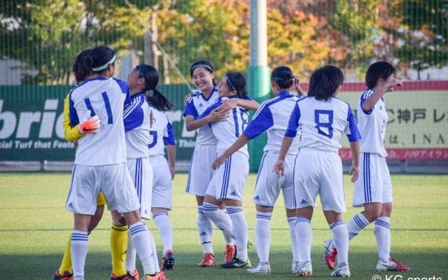 【サッカー部女子】　ＰＫ戦を制し、逆転勝ちで決勝戦へ！
