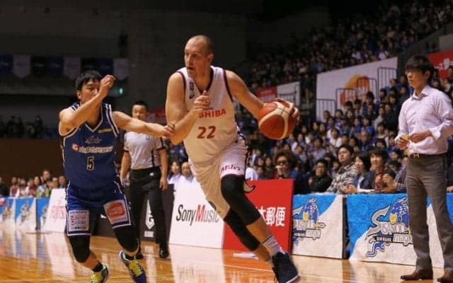 藤井祐眞の作り出すリズムでニック・ファジーカスの得点力爆発、川崎が島根に完勝