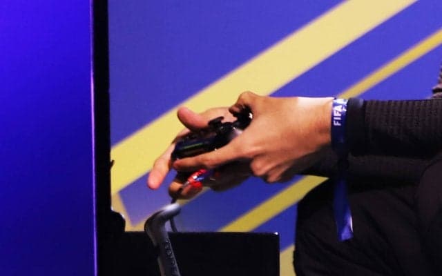 【eスポーツ選手向けセルフケア動画コラム#15】長時間ゲームの眼精疲労に効くツボ「睛明（セイメイ）」