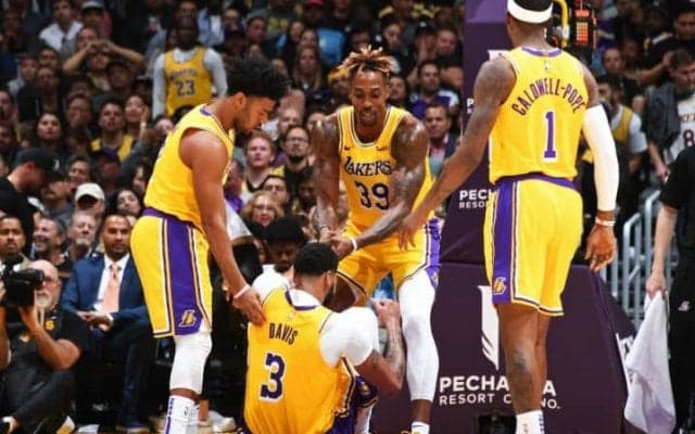 レイカーズ好調の秘訣は『ショータイム』にあらず、組織守備とドワイト・ハワード