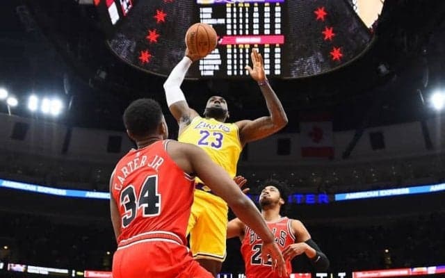 レブロン・ジェームズが30得点＋3試合連続のトリプル・ダブル、レイカーズ6連勝