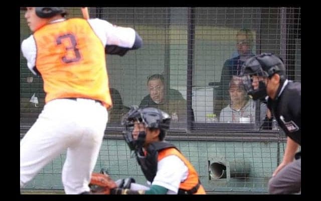 清原和博氏、トライアウト監督で“始動”「精一杯プレーして」一塁ベンチ横から熱視線