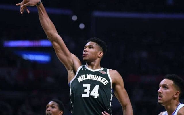 シュート感覚を取り戻したアデトクンボがトリプル・ダブル級の活躍で4連勝に貢献