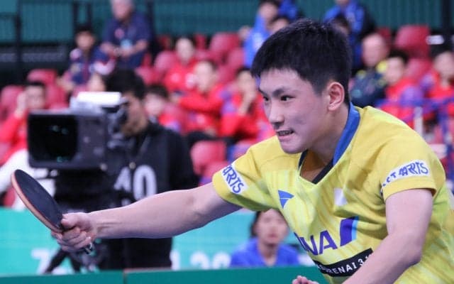 張本智和、流れ引き寄せるストレート勝ち　試合は1-1で後半戦へ＜JA全農 卓球チームワールドカップ＞
