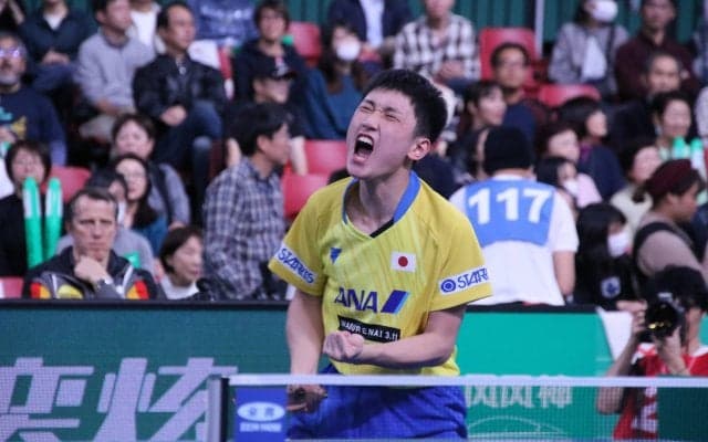 張本智和　オフチャロフとの熱戦制し、勝負を振り出しに戻す＜JA全農 卓球チームワールドカップ＞