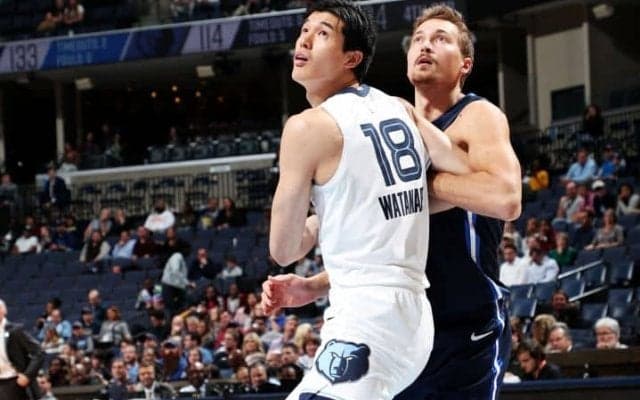 グリズリーズ渡邊雄太が今シーズンNBA初出場、短いプレー時間で4得点とアピール