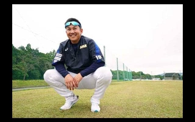 【プレミア12】DeNA山崎、鷹松田らとの「熱男！」動画にファン歓喜　「甲斐野くんだけ…」