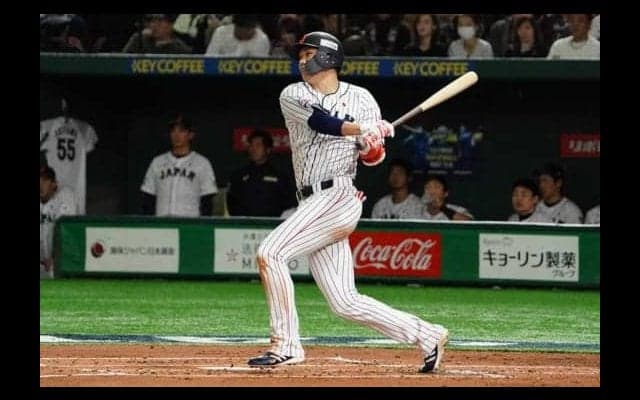 【プレミア12】侍ジャパン、2番坂本が大当たり！　2回に適時打で3点目、2打数2安打