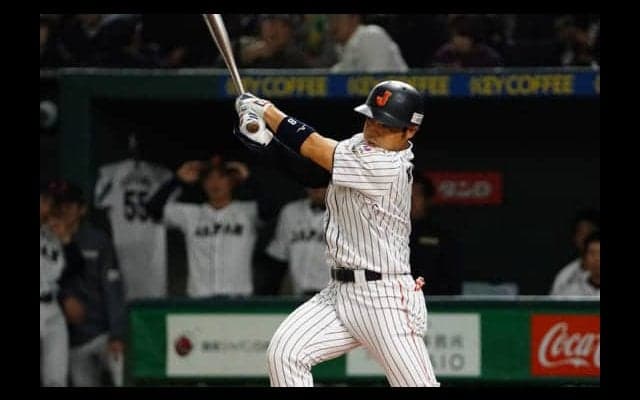 【プレミア12】侍ジャパンが初回から2点を先制！　打線繋がり鈴木、近藤が適時打