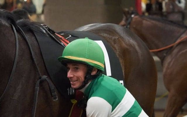 ウィリアム・ビュイック騎手、ライアン・ムーア騎手に短期騎手免許交付