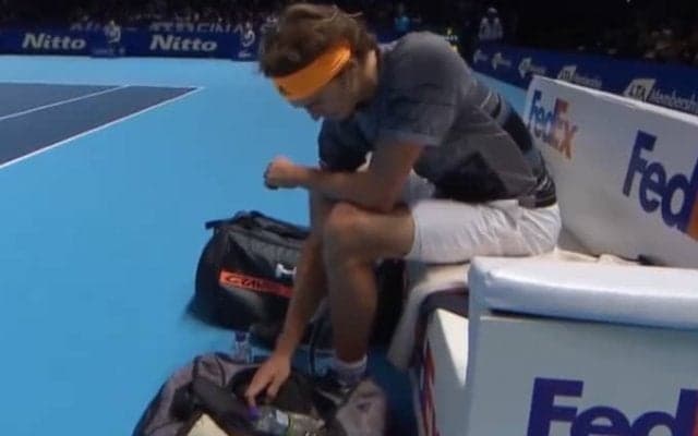 ズベレフ、携帯をコートに持ち込んだ？疑惑を否定