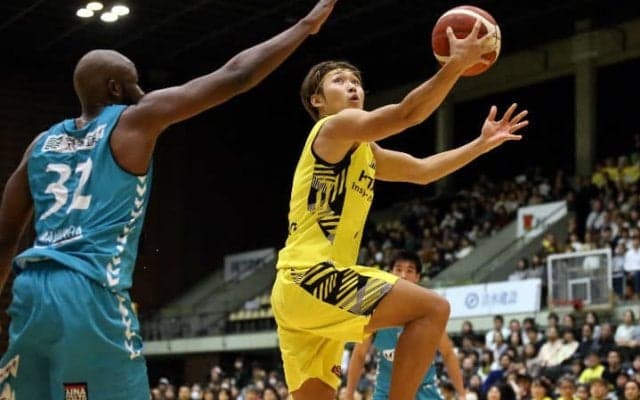 オフェンスリバウンドで圧倒したサンロッカーズ渋谷、粘る京都を振り切り連勝