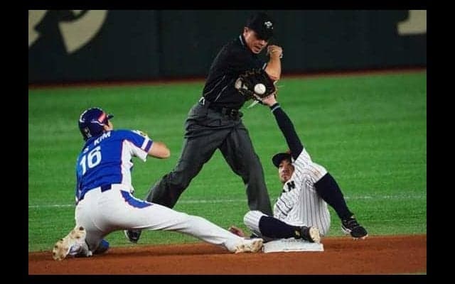 【プレミア12】侍ジャパン、左翼の近藤がビッグプレー！　好送球で走者刺し、稲葉監督また万歳