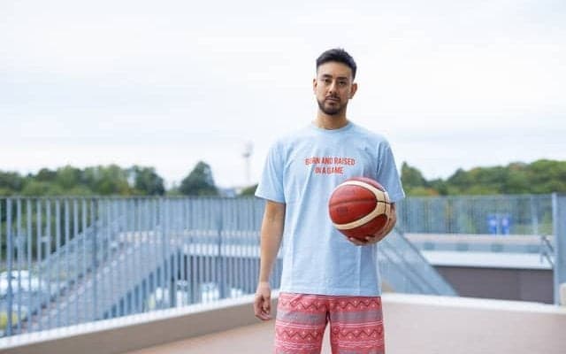 アダストリア、Bリーグ・茨城ロボッツ選手とのコラボTシャツ発売