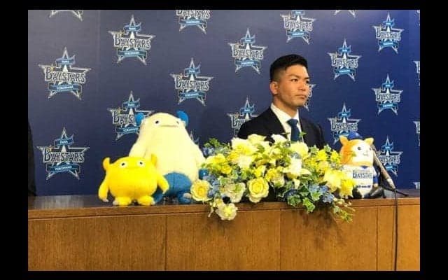 異例の古巣復帰、高城がDeNA入団会見　「7年半戦ったメンバーとまた野球ができる」