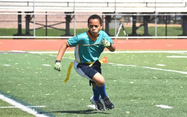 アメリカで急成長、元NFL選手も参加。“タックル禁止”のアメフト