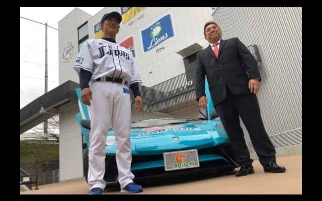 西武松井2軍監督、「憧れ」ランボルギーニに乗車してご満悦　「降りたくない」