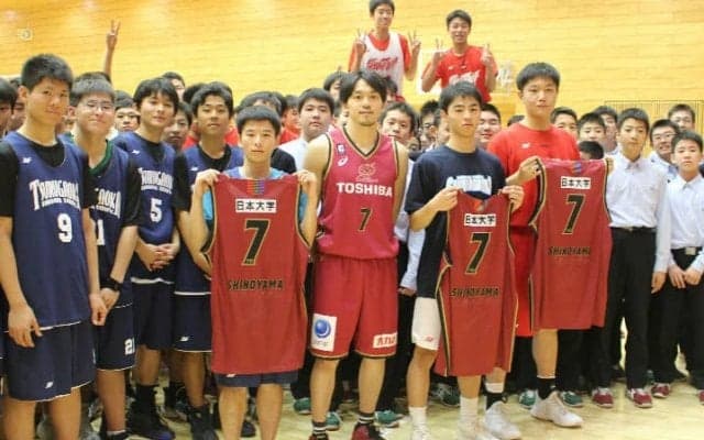 川崎ブレイブサンダースの篠山竜青、高校生を対象としたバスケクリニックを実施