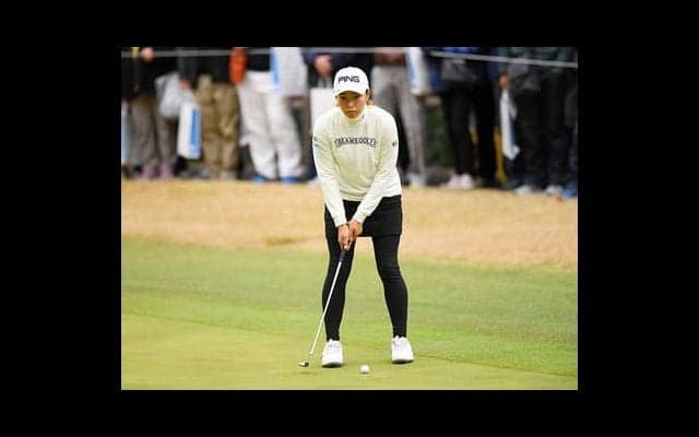 渋野日向子が魅せたスーパーショット。鈴木愛の猛チャージに食らいつく