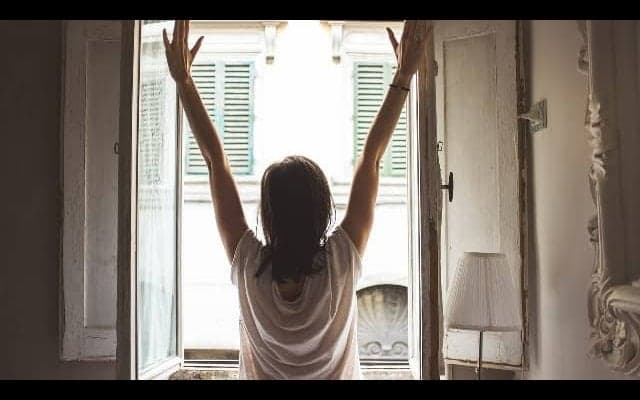 世界的な成功者から学ぶ、朝早く起きるメリットとは？