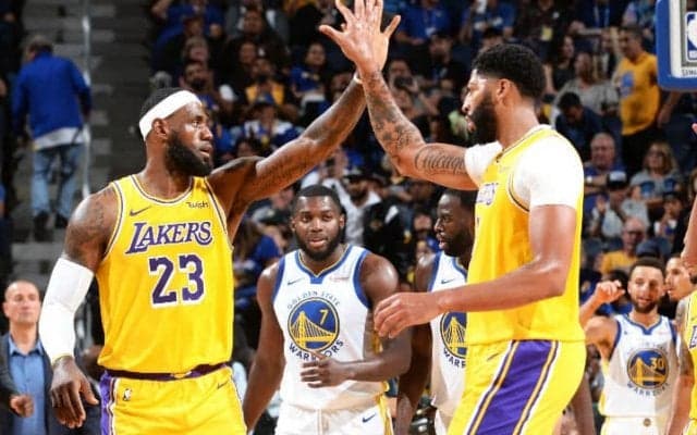 古巣対戦を控えるアンソニー・デイビスのサポートをレブロン・ジェームズが約束