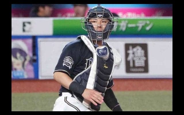 オリ若月、浜崎あゆみ風女装の「オフショット」公開　渋野日向子風の中川と貴重2Sも…